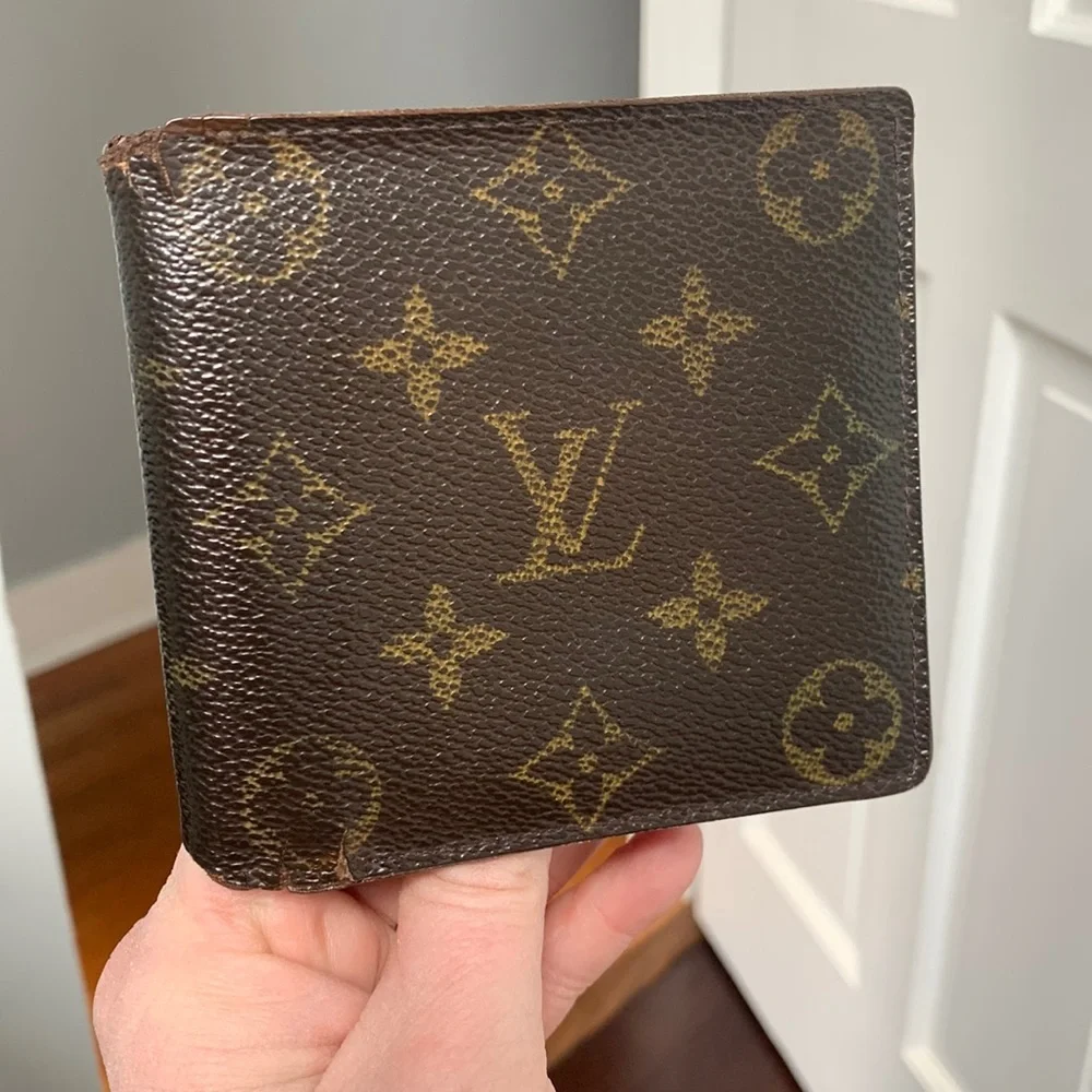 2003 authentic Louis Vuitton men’s wallet monogram